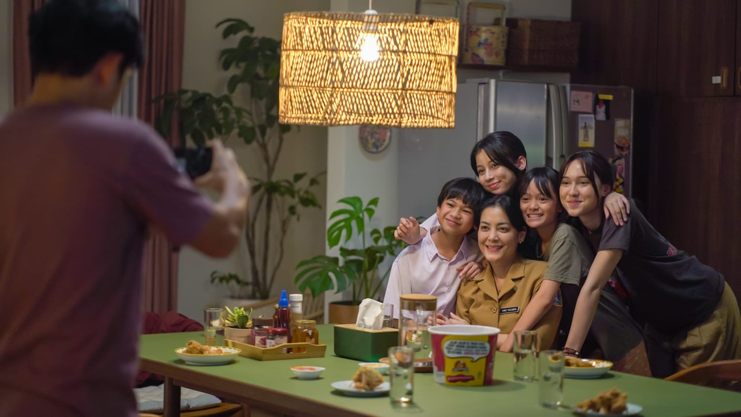 Saat Ibu Mulai Lupa: Kisah Emosional dalam Film, Yang Lain Boleh Hilang, Asal Kau Jangan