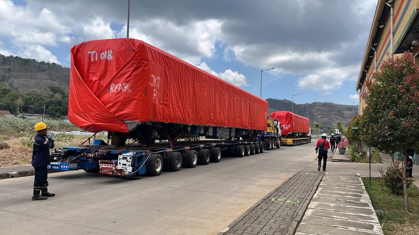 KAI_Logistik_Rampungkan_Pengiriman_8_Unit_KRL_dari_Banyuwangi_ke_Kalimas.jpg